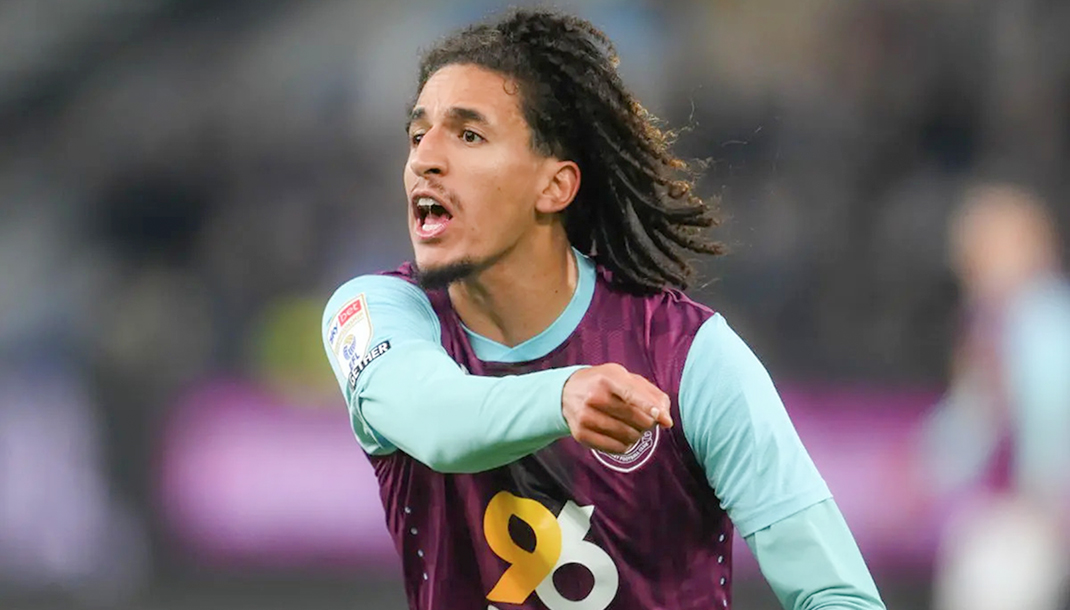 حنبعل المجبري لاعب وسط بيرنلي