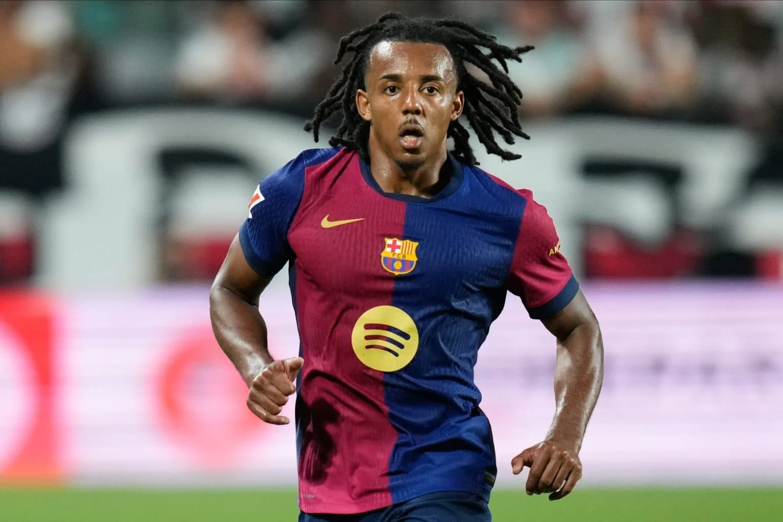 مدافع برشلونة الدولي الفرنسي جول كونديه