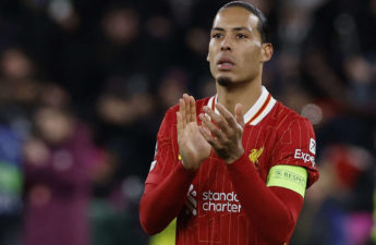 قائد ليفربول متصدر الدوري الإنجليزي لكرة القدم المدافع الهولندي فيرجيل فان دايك