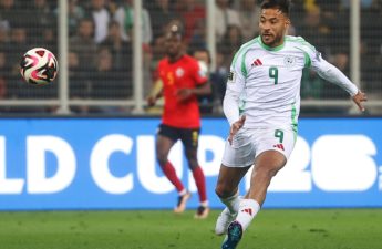 يوسف البلايلي في مباراة الجزائر وموزمبيق