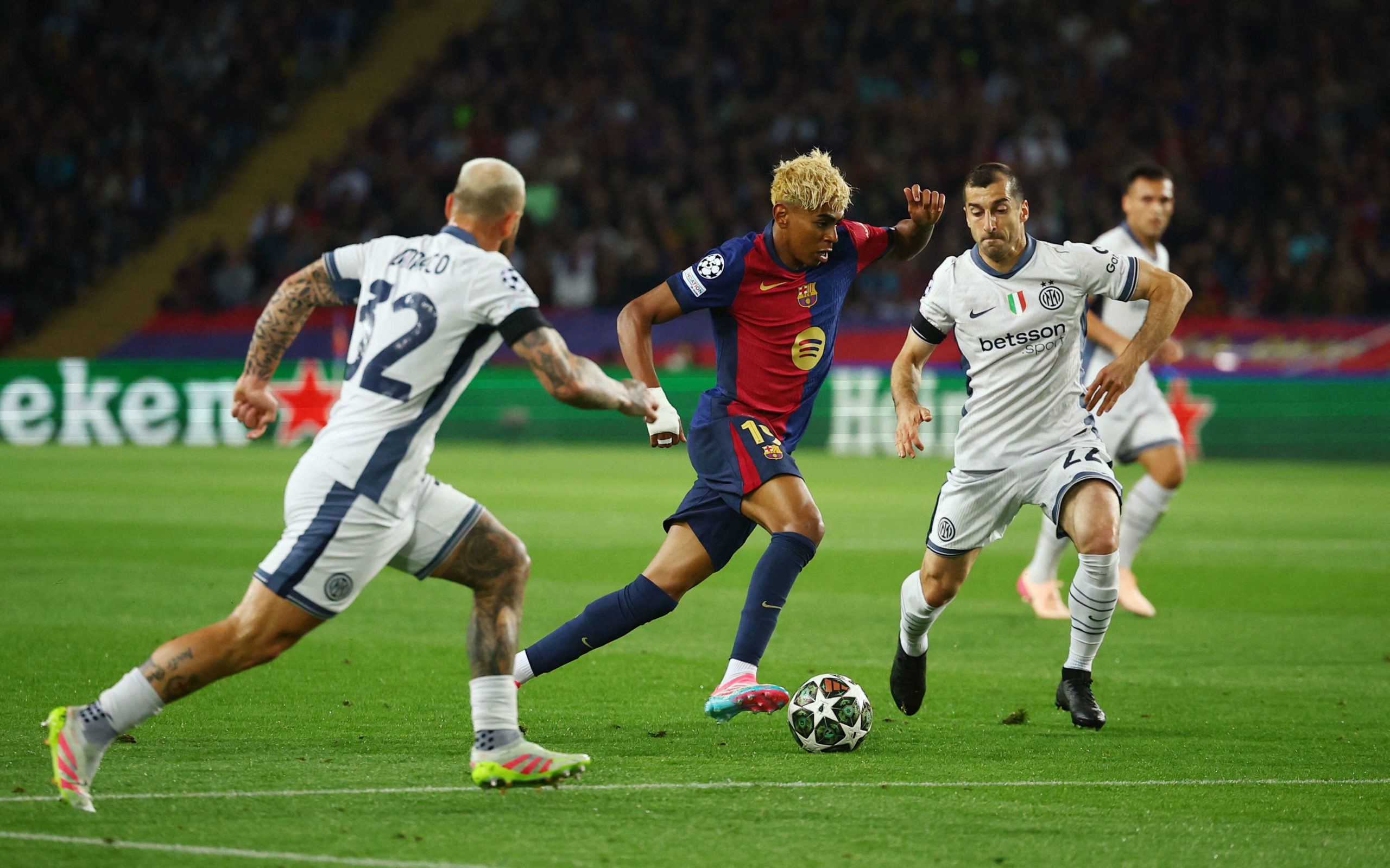 لامين جمال، لاعب برشلونة، كان محط حديث الجميع