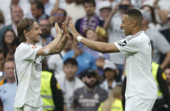 الكرواتي لوكا مودريتش مع الفرنسي كيليان مبابي