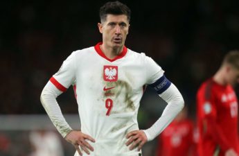 روبرت ليفاندوفسكي مهاجم منتخب بولندا