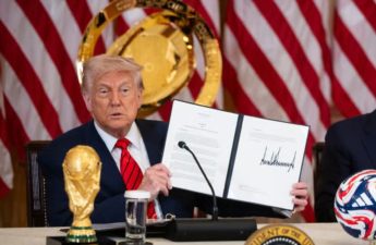يقول الرئيس الأمريكي دونالد ترامب أن بطولة كأس العالم لكرة القدم 2026 وأولمبياد لوس أنجليس 2028 من بين الأحداث التي يشعر بالحماس الشديد لها