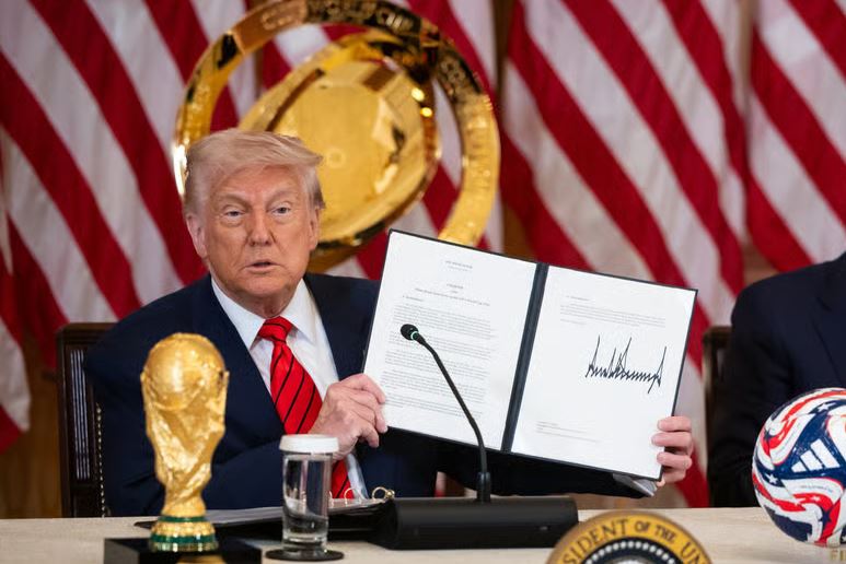 يقول الرئيس الأمريكي دونالد ترامب أن بطولة كأس العالم لكرة القدم 2026 وأولمبياد لوس أنجليس 2028 من بين الأحداث التي يشعر بالحماس الشديد لها