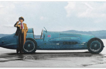 سيارة Blue Bird تعود إلى شاطئ ويلز