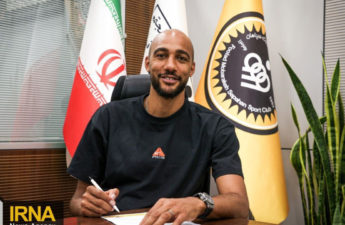 لاعب الوسط الفرنسي ستيفن نزونزي