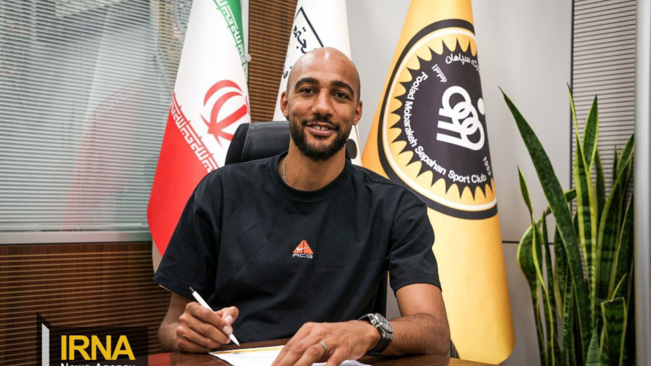 لاعب الوسط الفرنسي ستيفن نزونزي