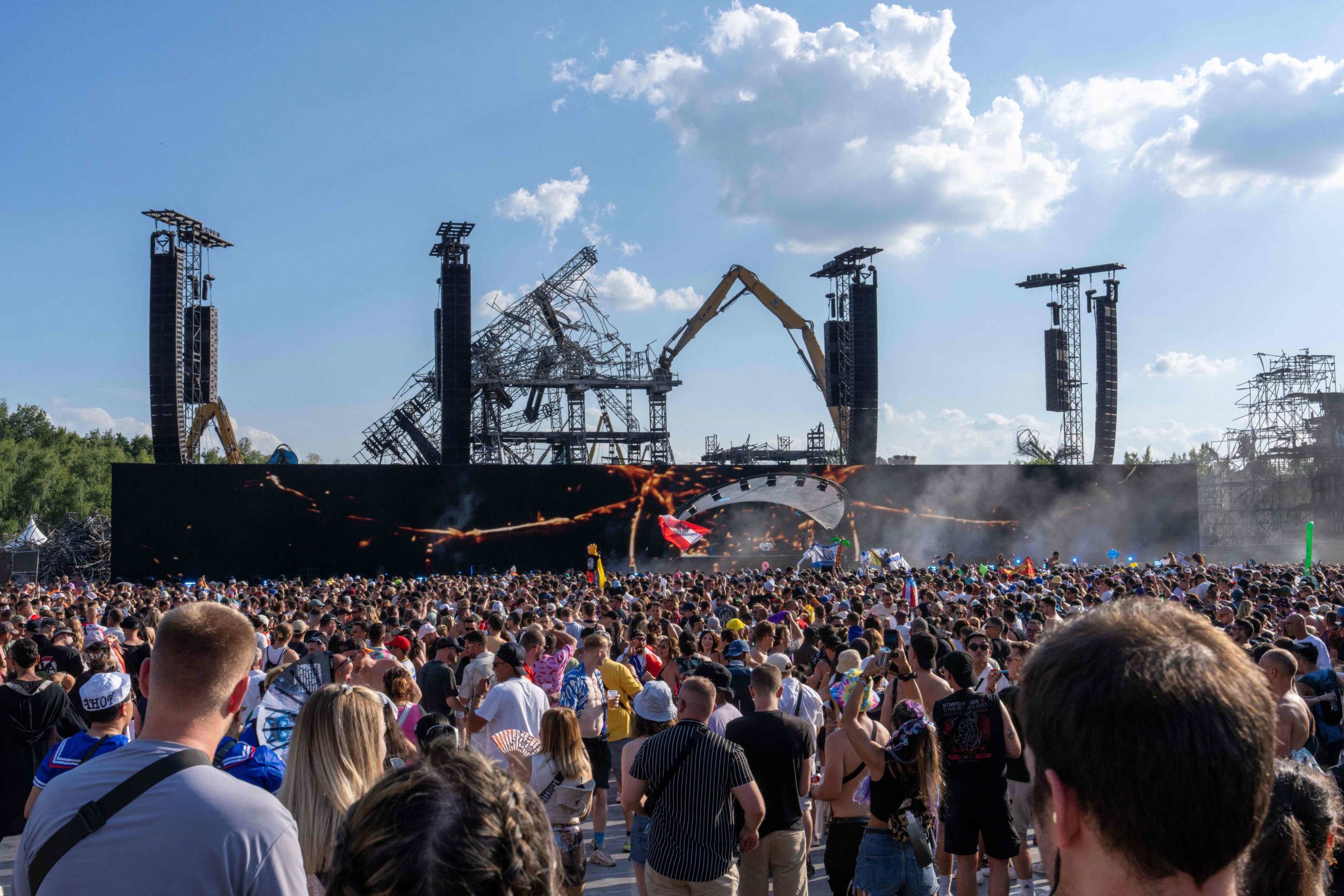 افتتاح مهرجان Tomorrowland لموسيقى الإلكترو