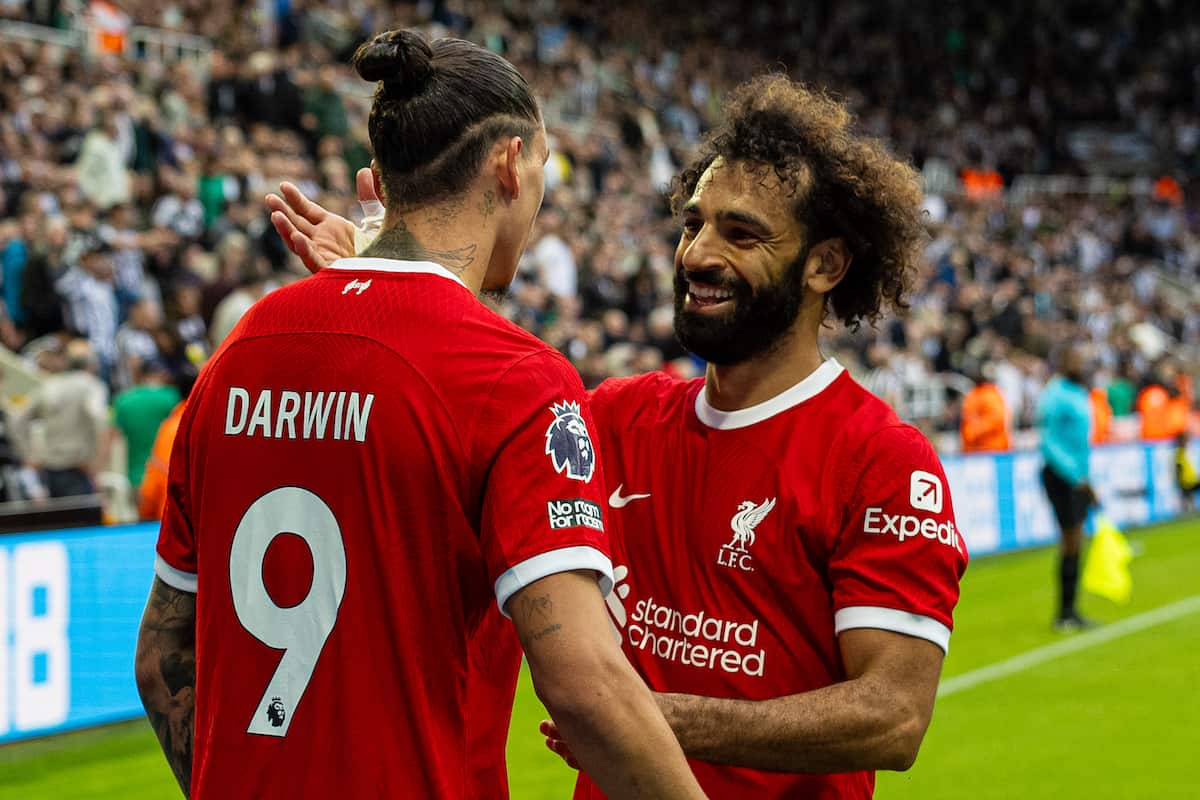 ودع محمد صلاح زميله السابق الأوروغوياني داروين نونيز