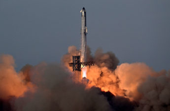 الرحلة التجريبية للصاروخ العملاق Starship الذي صممته شركة "سبايس إكس"