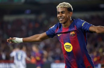 النجم اليافع لنادي برشلونة لامين جمال