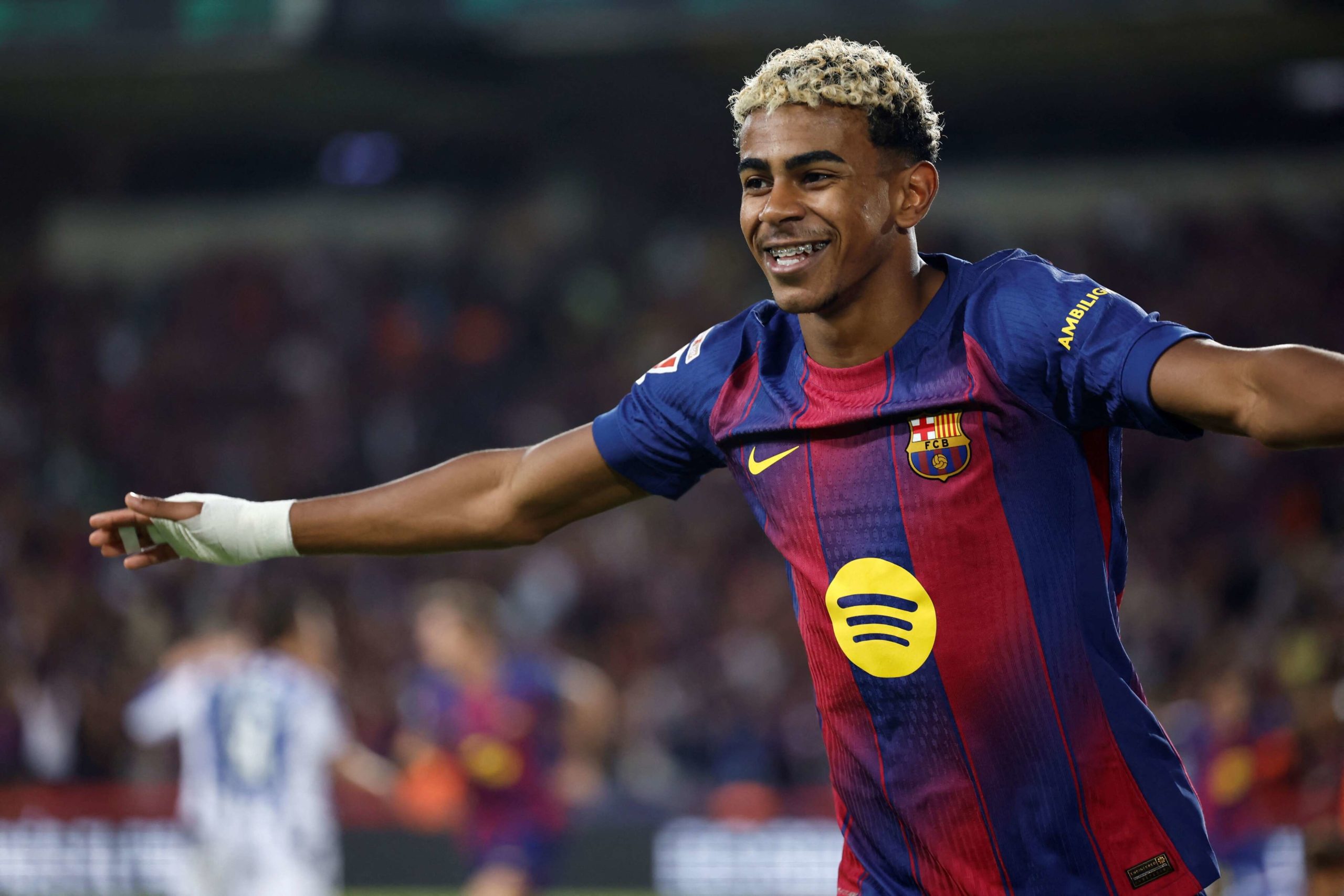 النجم اليافع لنادي برشلونة لامين جمال