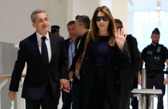 دعمت عارضة الأزياء والمغنية وكاتبة الأغاني السابقة كارلا بروني زوجها الرئيس الفرنسي السابق نيكولا ساركوزي