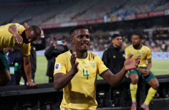 لاعب الوسط في جنوب إفريقيا تيبوهو موكوينا