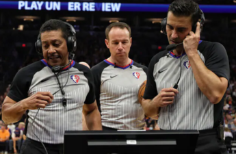 سيبدأ حكام الدوري الأميركي لمحترفي كرة السلة (NBA) باستخدام سماعات رأس