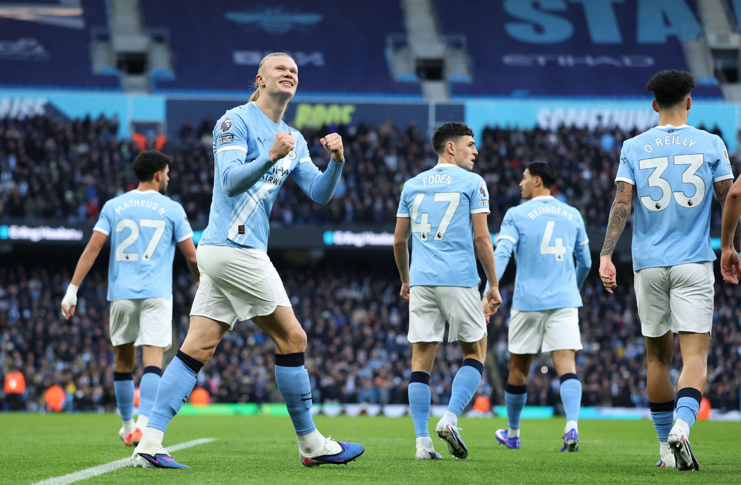 قاد النروجي إرلينغ هالاند فريقه مانشستر سيتي إلى اعتلاء صدارة الدوري الإنجليزي