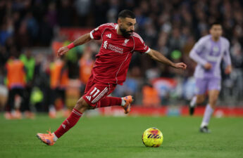 توّج المصري محمد صلاح عودته إلى المباريات م