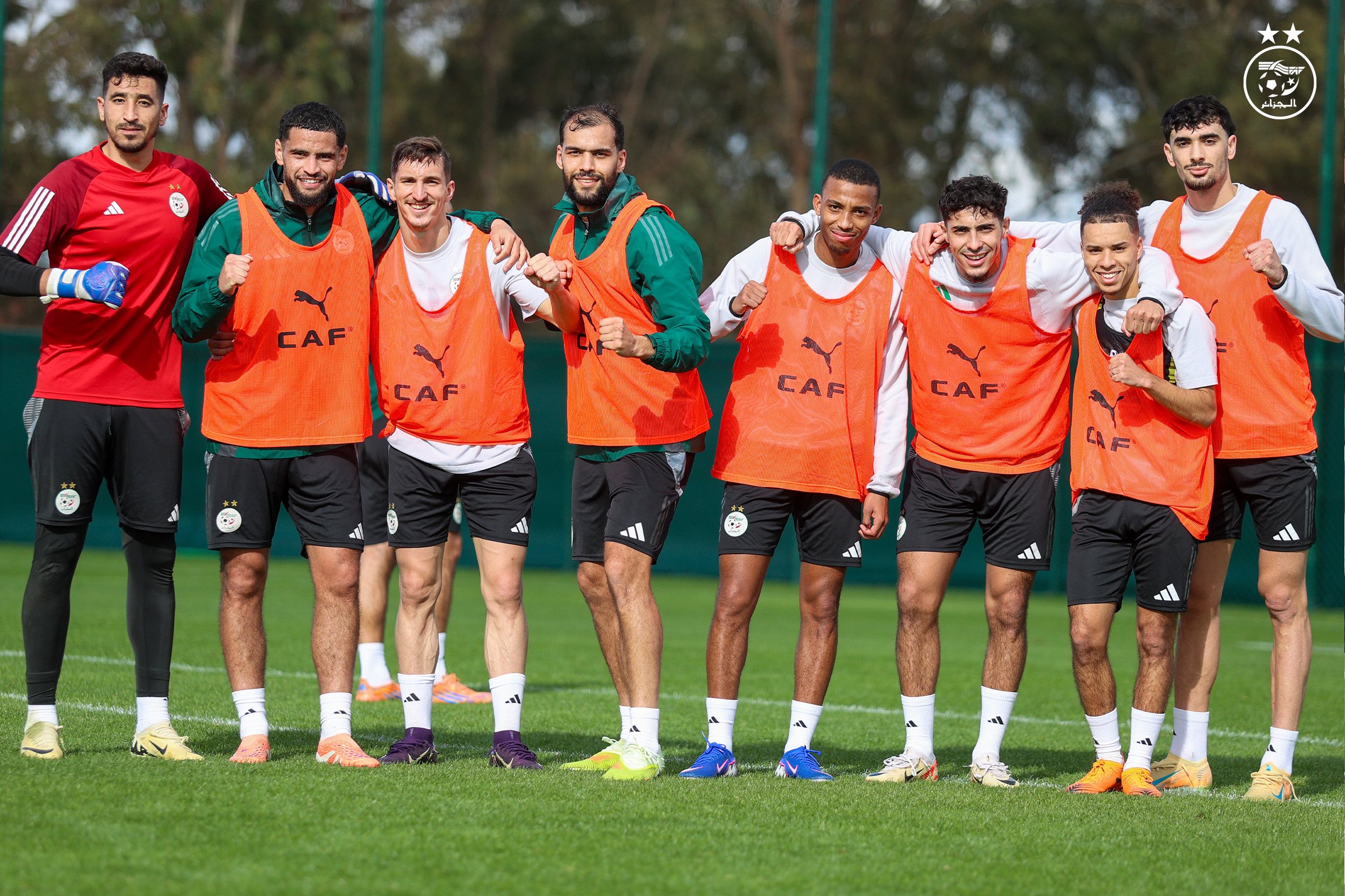 لاعبو منتخب الجزائر لكرة القدم
