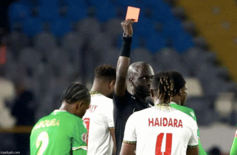 البطاقة الحمراء التي حصل عليها لاعب خط الوسط أمادو هايدارا