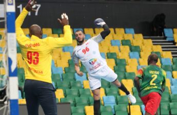 بدأ منتخب تونس حملته في البطولة بالفوز 41 / 22 على منتخب الكاميرون