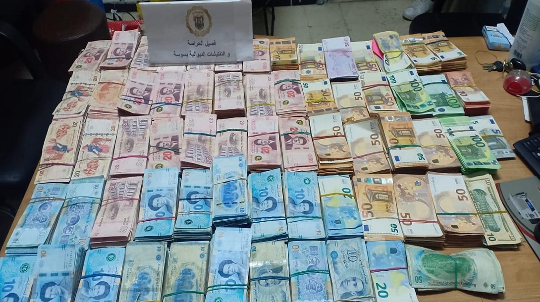 النقد الورقي "الكاش" خارج المسالك البنكية في تونس