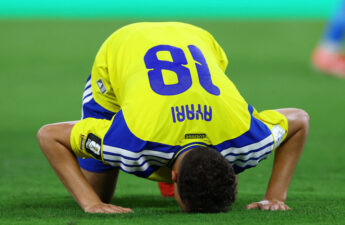 ياسين العياري لاعب منتخب السويد