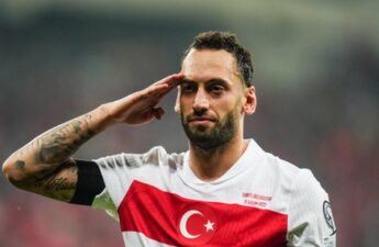هاكان تشالهانوغلو قائد منتخب تركيا