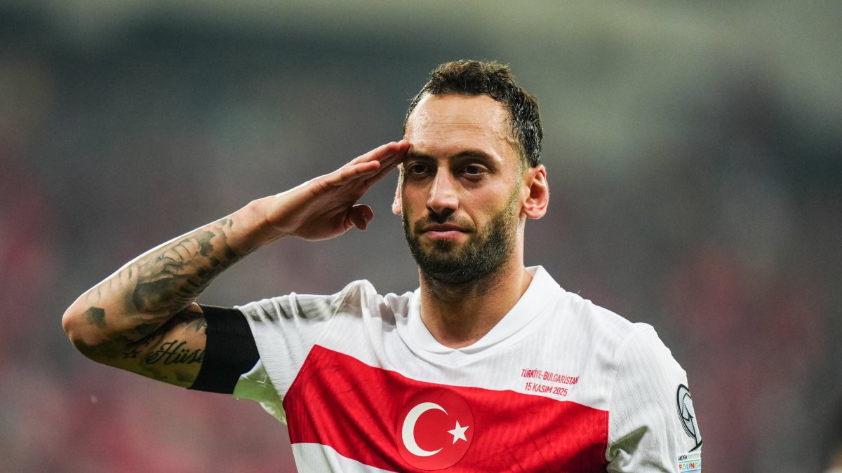 هاكان تشالهانوغلو قائد منتخب تركيا