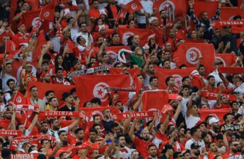 مجموعات من المشجعين التونسيين