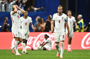 أهدر رجال المدرب الألماني توماس توخيل تقدما متأخرا أمام منتخب الأرجنتين
