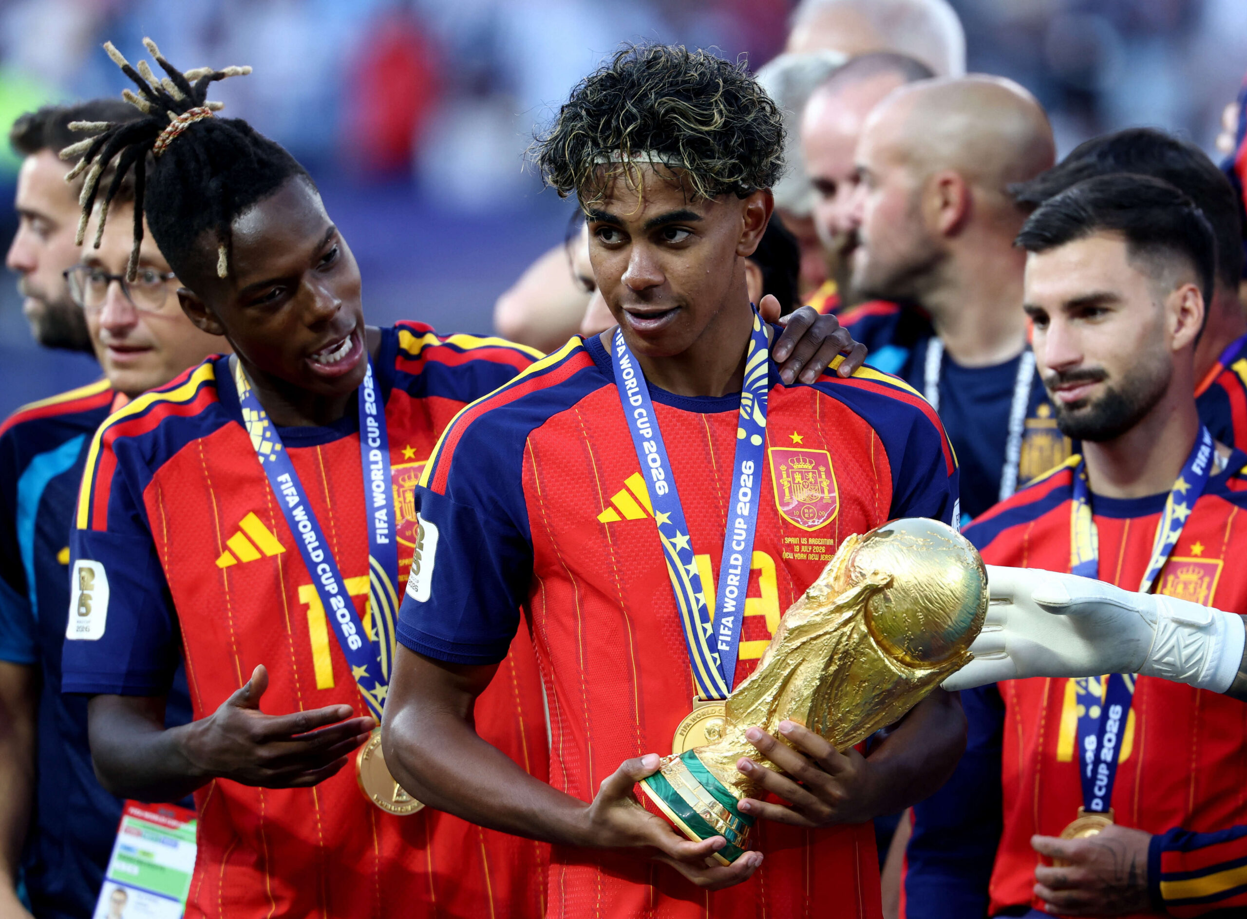 جمع المنتخب الإسباني بين لقبي كأس أمم أوروبا وكأس العالم