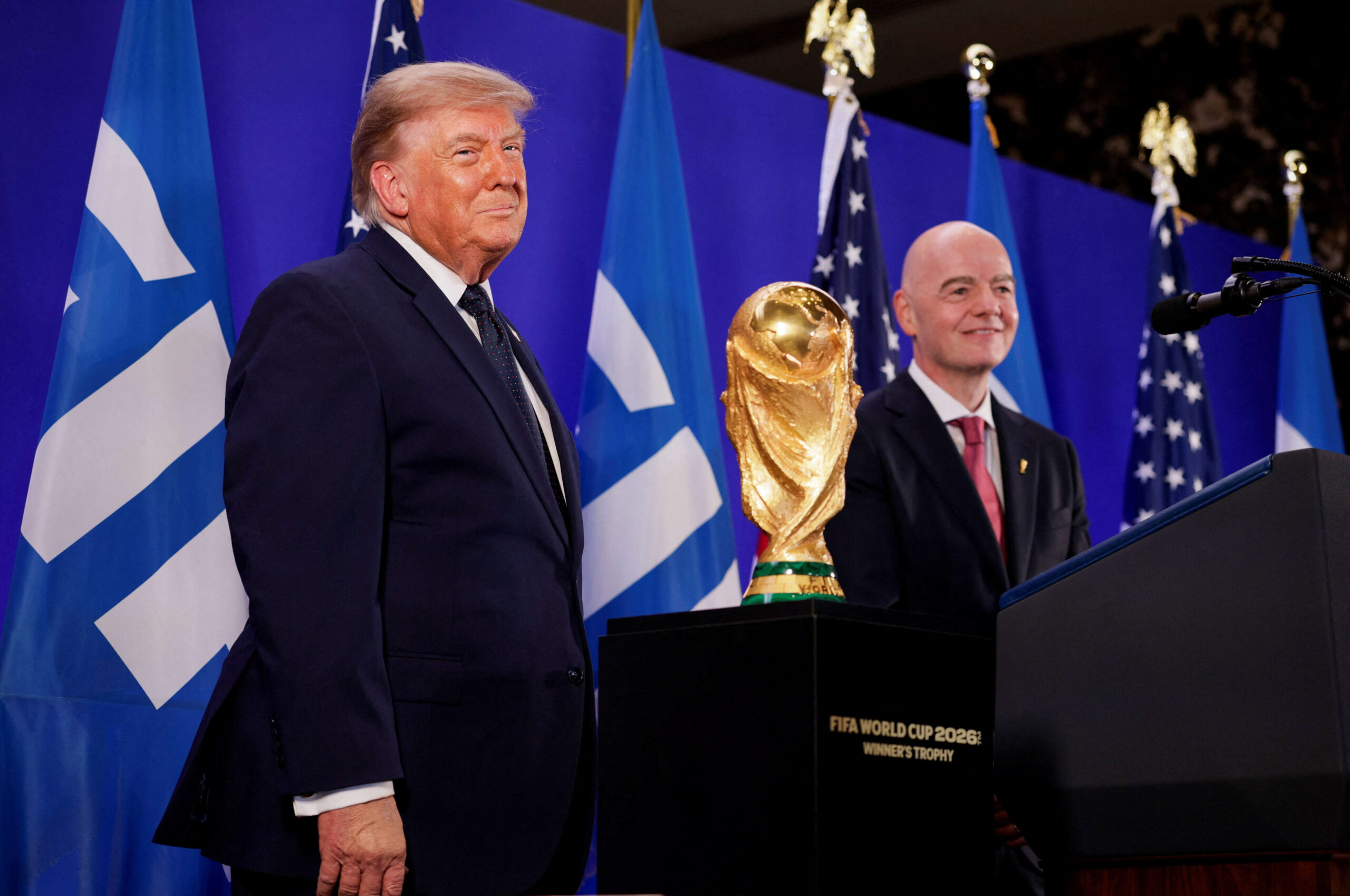جياني إنفانتينو رئيس الاتحاد الدولي لكرة القدم (الفيفا) مع دونالد ترامب في نيويورك